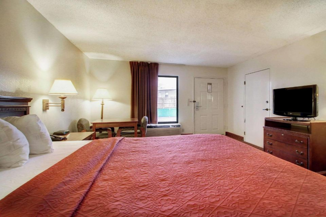 Quality Inn & Suites Clinton - Jackson West 10/28