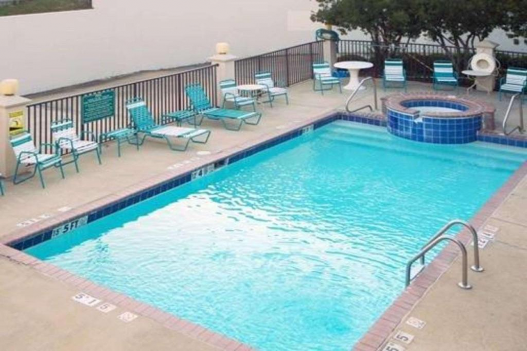 Quality Inn & Suites Clinton - Jackson West 16/28