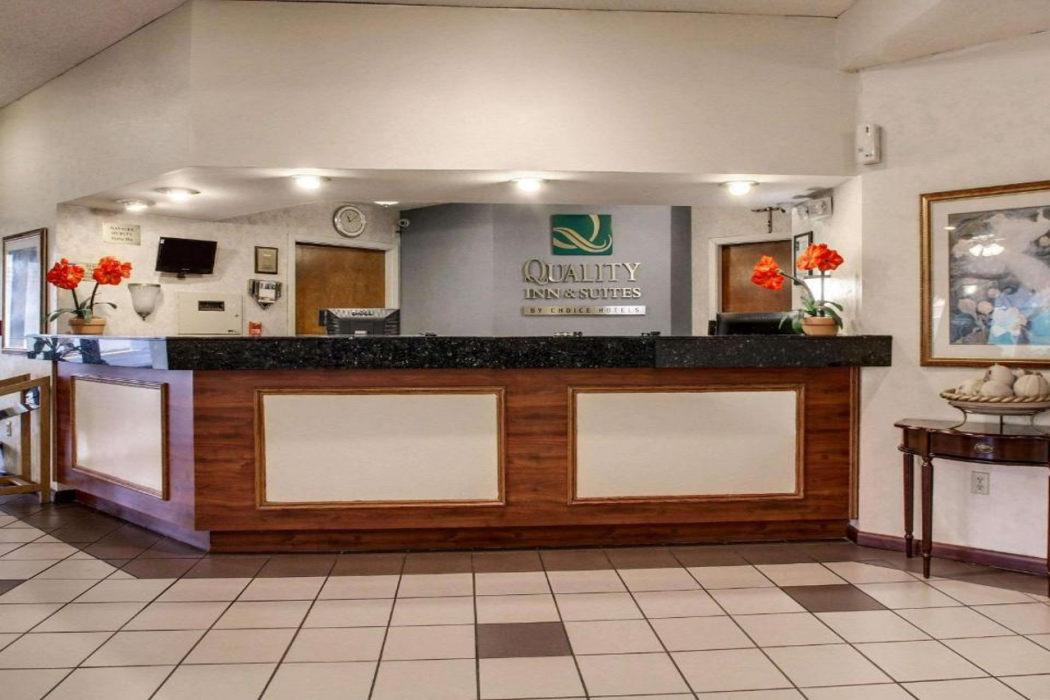 Quality Inn & Suites Clinton - Jackson West 4/28