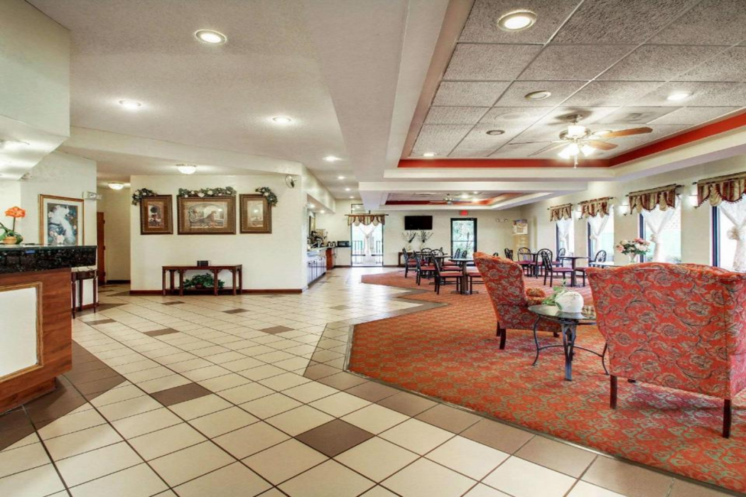 Quality Inn & Suites Clinton - Jackson West 3/28