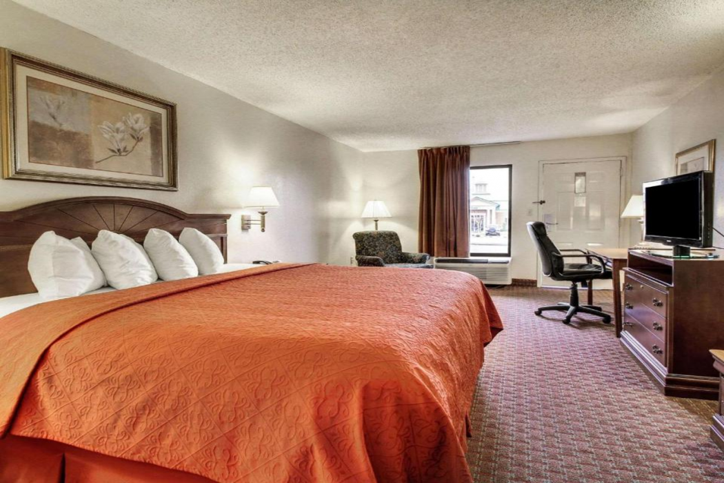 Quality Inn & Suites Clinton - Jackson West 8/28