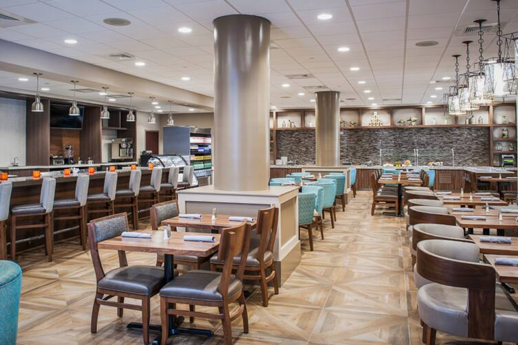 DoubleTree by Hilton West Palm Beach Airport 24/38