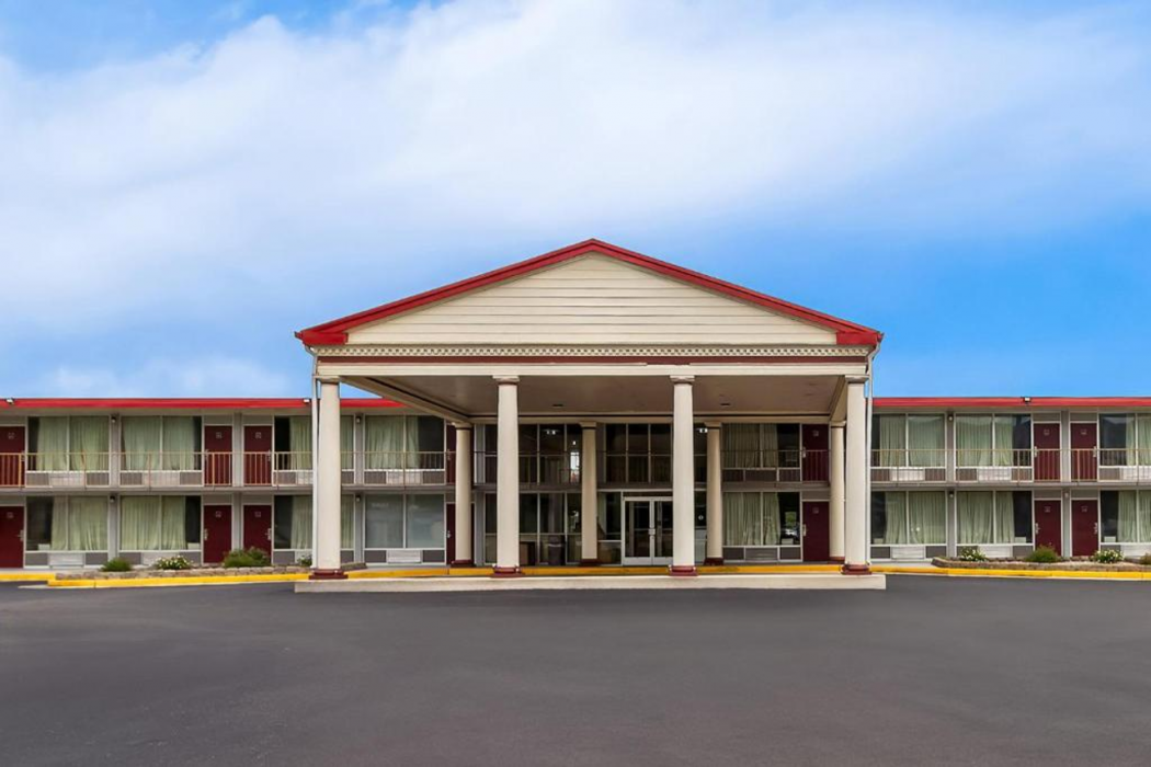Red Roof Inn & Suites Cave City 1/18