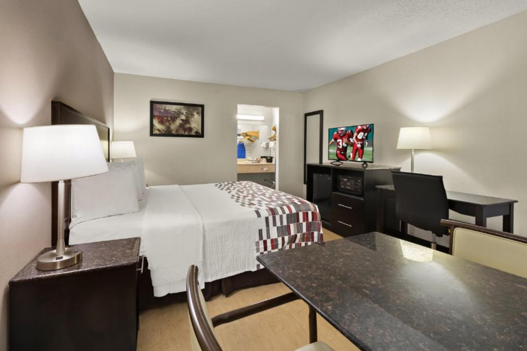 Red Roof Inn & Suites Cave City 10/18