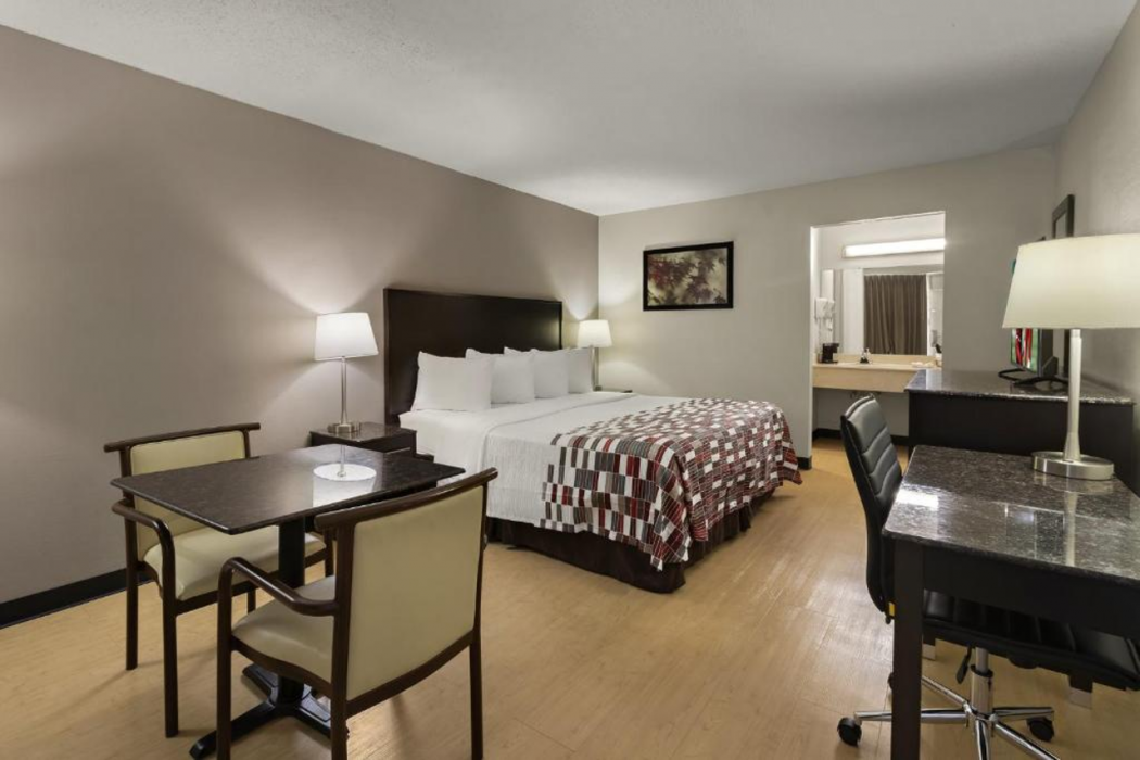 Red Roof Inn & Suites Cave City 9/18