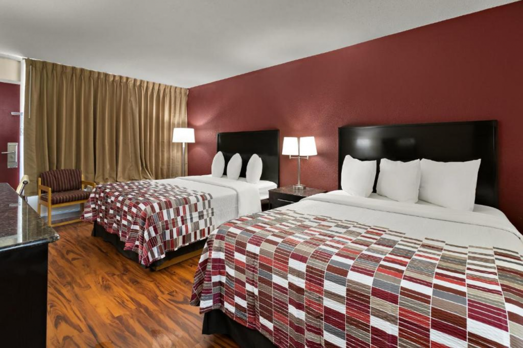 Red Roof Inn & Suites Cave City 13/18