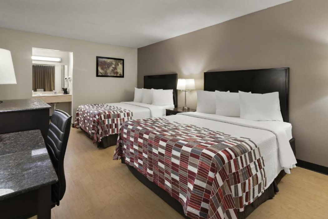 Red Roof Inn & Suites Cave City 12/18