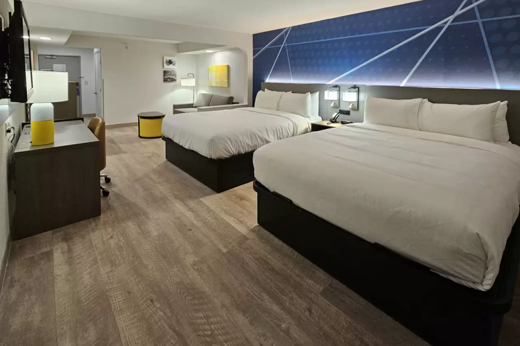 Comfort Inn & Suites Saint Louis Lafayette Square 11/23