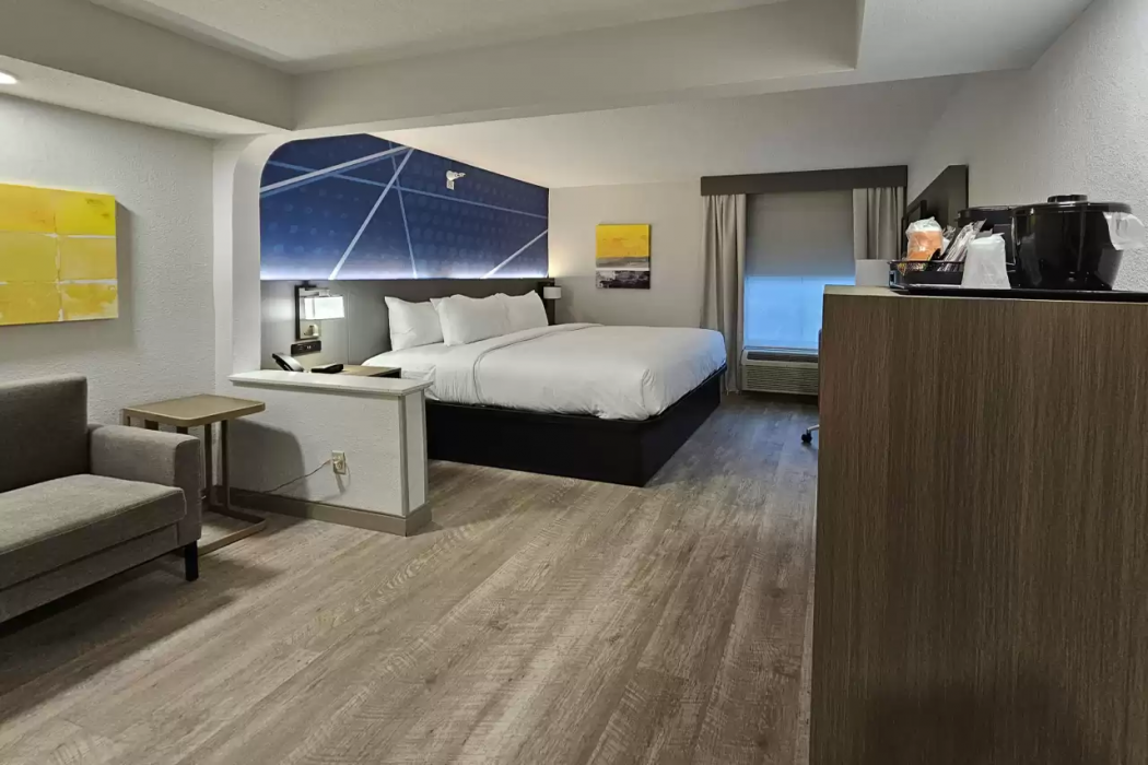Comfort Inn & Suites Saint Louis Lafayette Square 12/23
