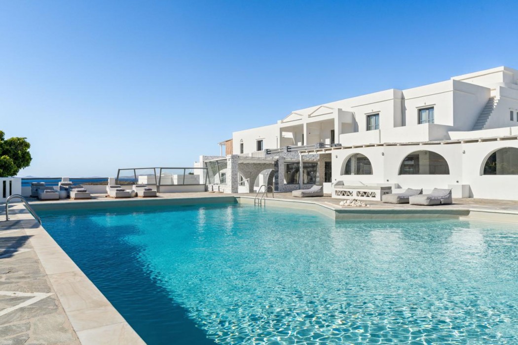 Mr & Mrs White Tinos 26/44