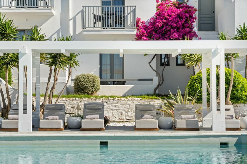 Mr & Mrs White Tinos 23/44