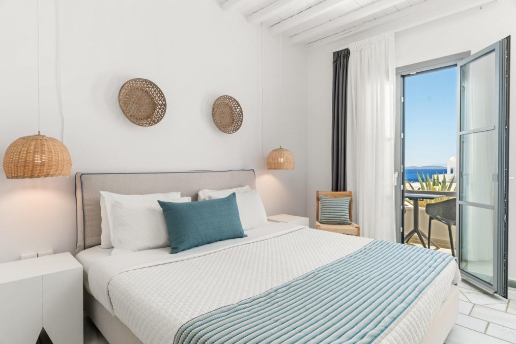 Mr & Mrs White Tinos 8/44