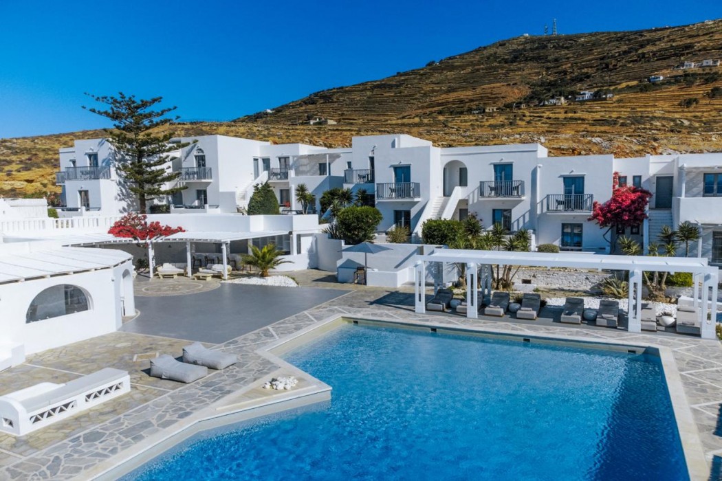 Mr & Mrs White Tinos 25/44