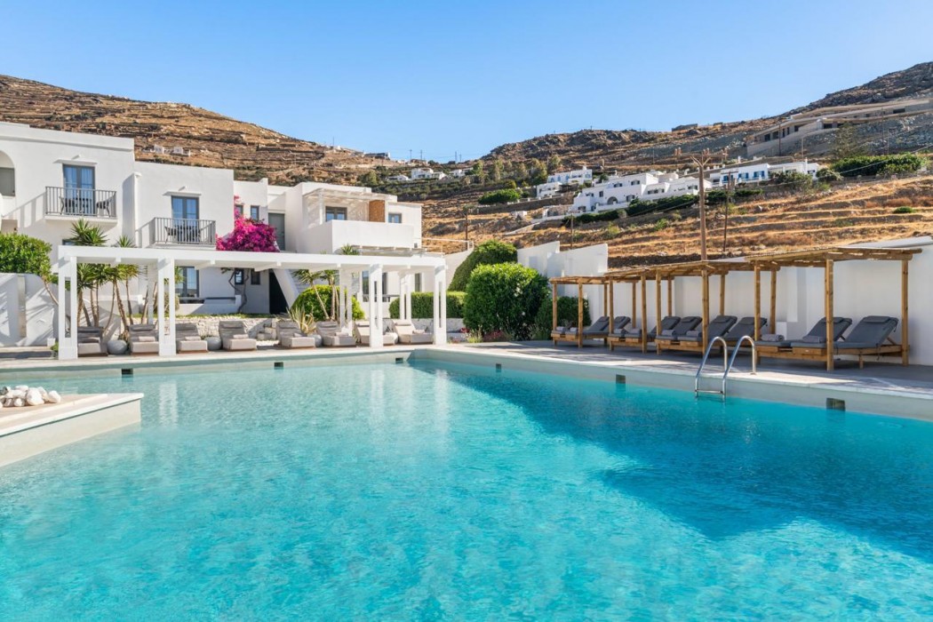Mr & Mrs White Tinos 29/44