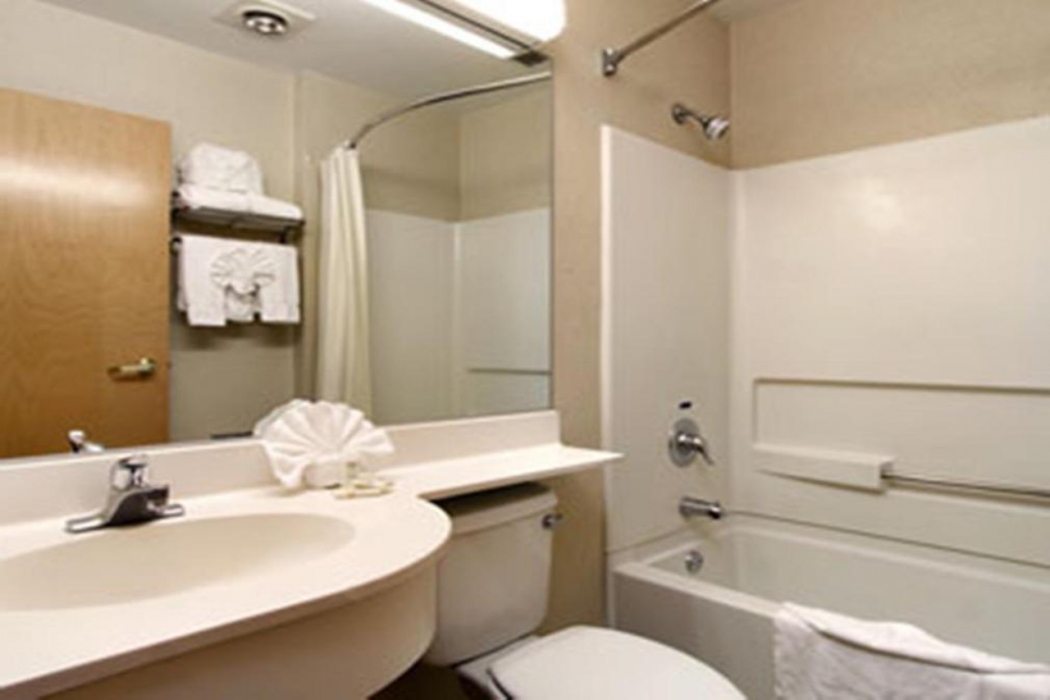 Microtel Inn & Suites by Wyndham West Chester 9/27