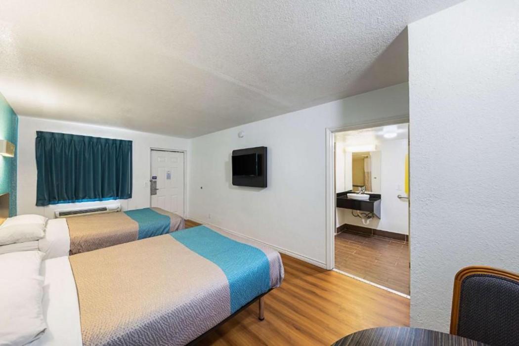 Motel6 Grand Prairie, TX - Interstate 30 22/51