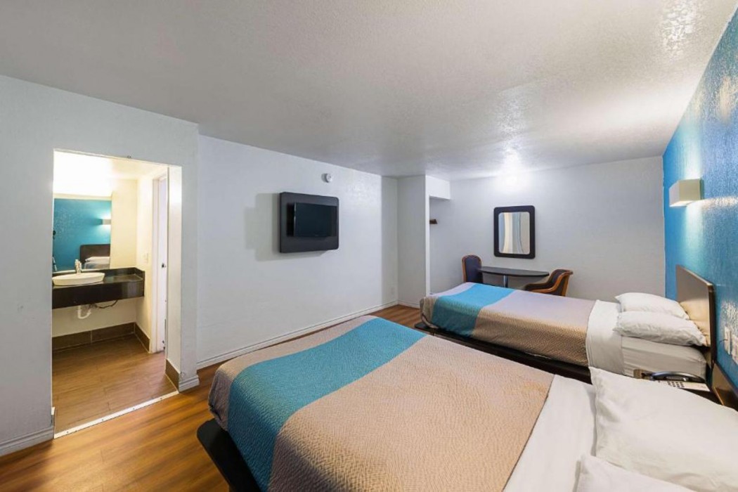 Motel6 Grand Prairie, TX - Interstate 30 18/51
