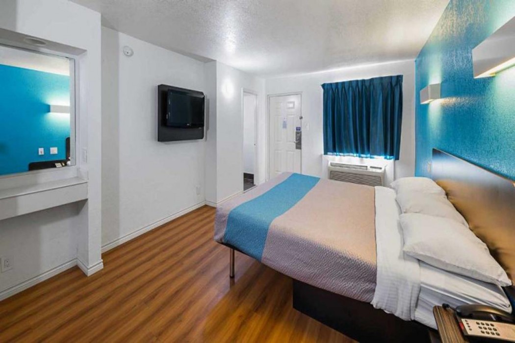 Motel6 Grand Prairie, TX - Interstate 30 17/51
