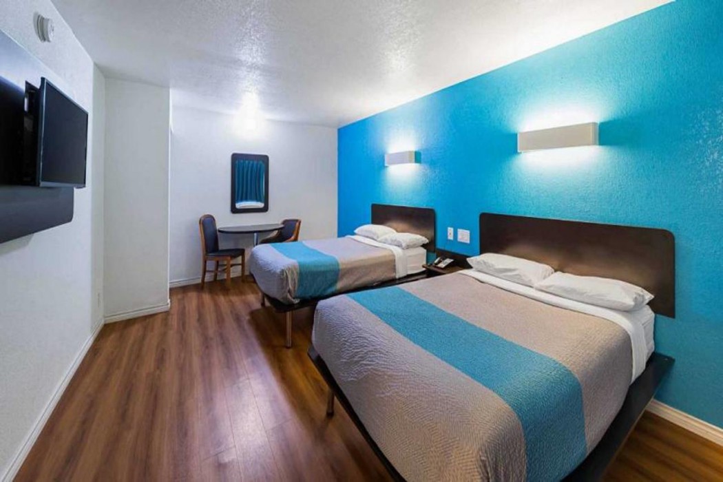 Motel6 Grand Prairie, TX - Interstate 30 19/51