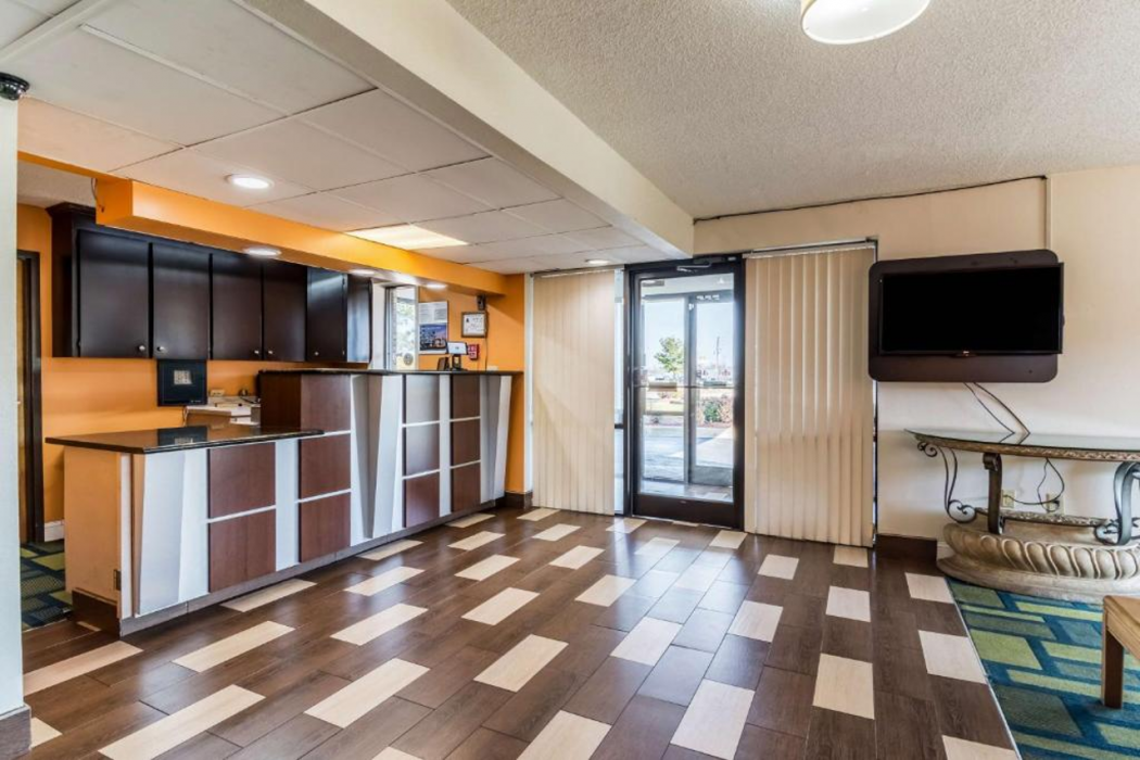 Lobby at Motel6 Kenly, NC, KENLY - NC