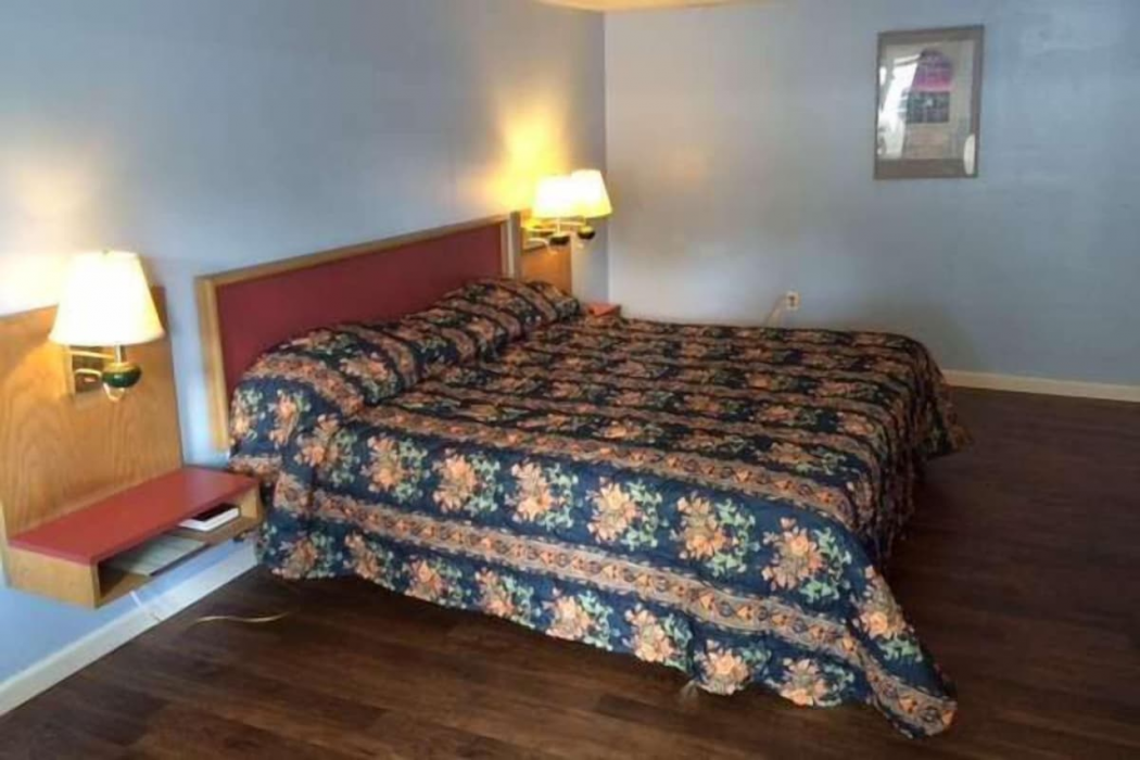 Knights Inn Center Valley 5/8