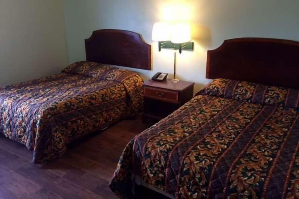 Knights Inn Center Valley 4/8