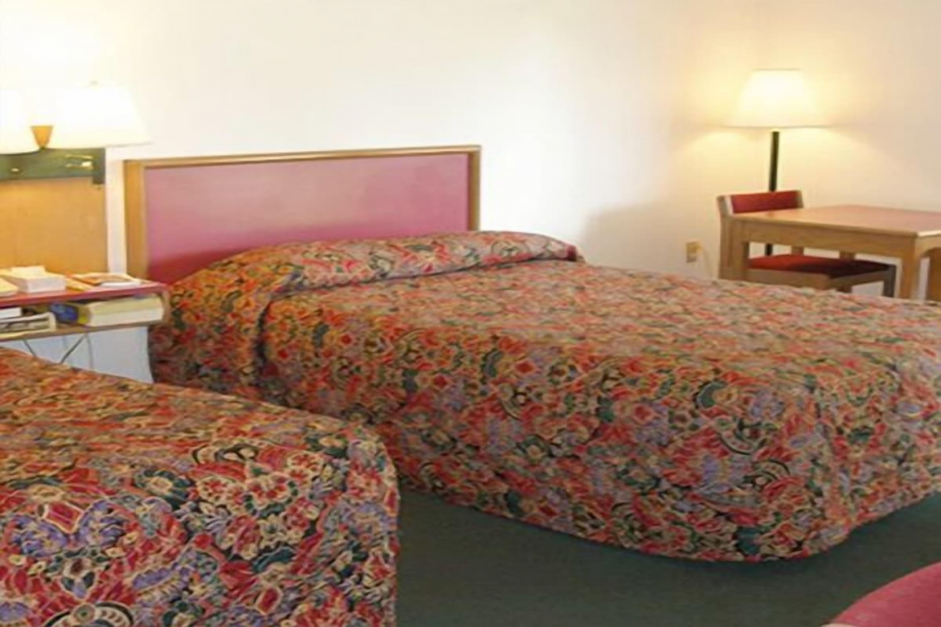 Knights Inn Center Valley 7/8