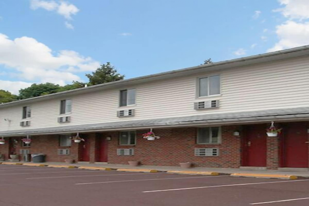 Knights Inn Center Valley 1/8