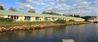 Yachtsman Hotel & Marina Club 18/60