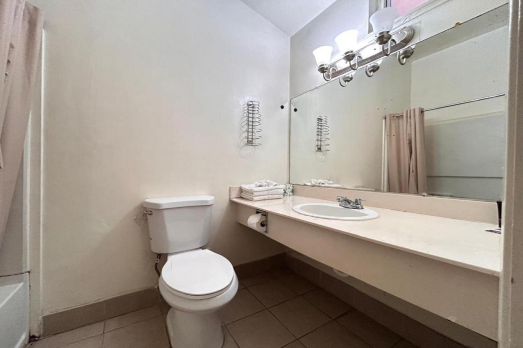 Carquinez Inn Vallejo I 80 Near Napa Valley 23/27