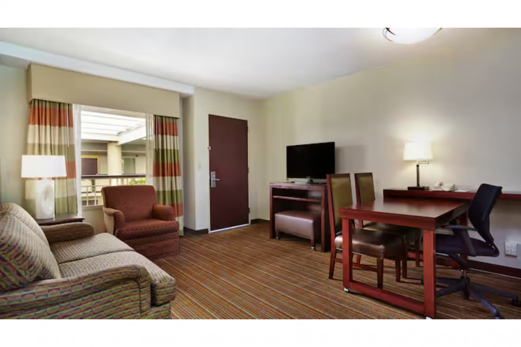 Embassy Suites By Hilton Parsippany 21/55