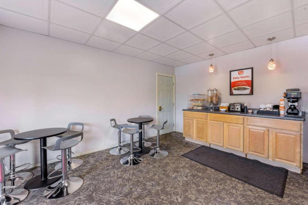 Econo Lodge Bellefonte I-99 16/17