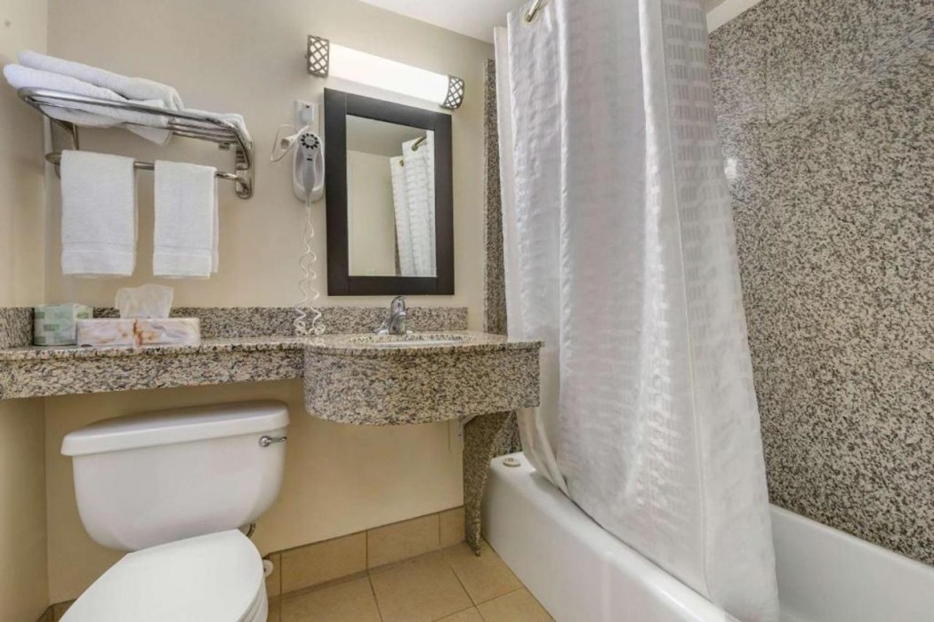 Econo Lodge Bellefonte I-99 15/17