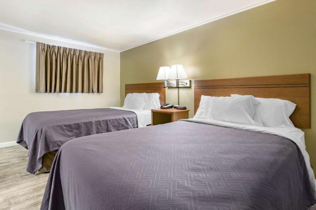 Econo Lodge Bellefonte I-99 13/17
