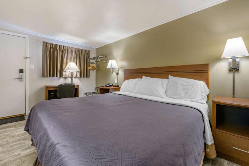 Econo Lodge Bellefonte I-99 8/17
