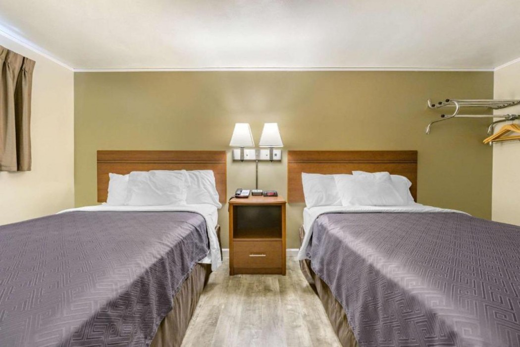 Econo Lodge Bellefonte I-99 11/17