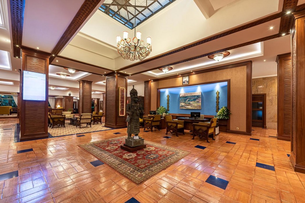 Nairobi Serena Hotel 8/82