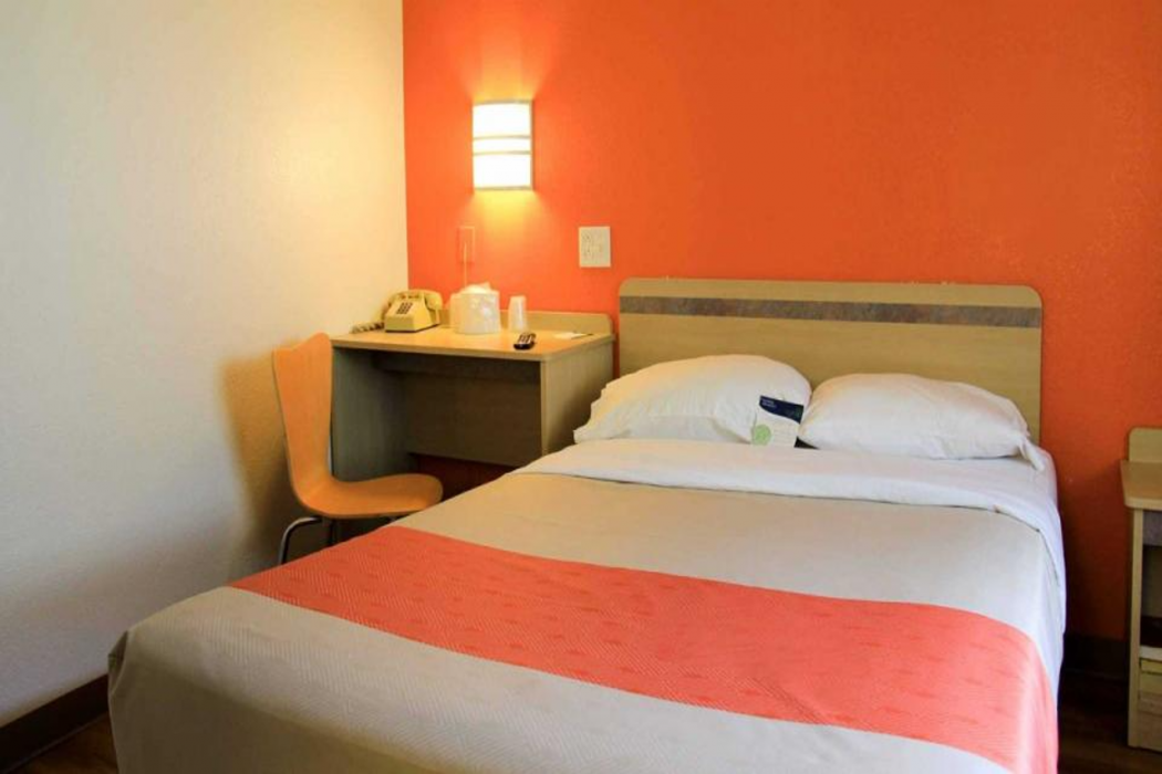 Motel6 Enfield, CT - Hartford 7/57