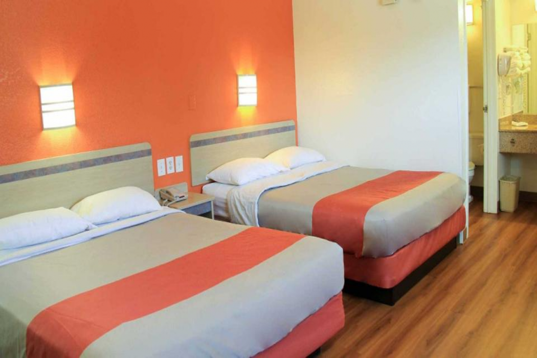 Motel6 Enfield, CT - Hartford 10/57