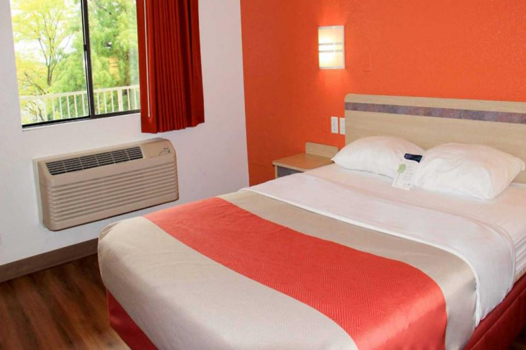 Motel6 Enfield, CT - Hartford 9/57