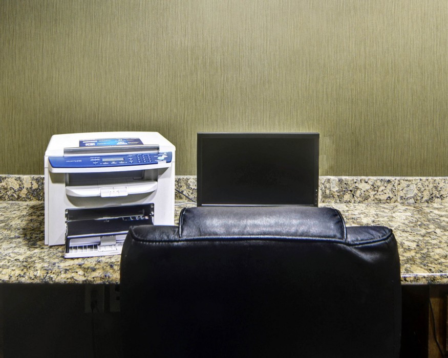 Comfort Suites Near Northeast Mall 8/24
