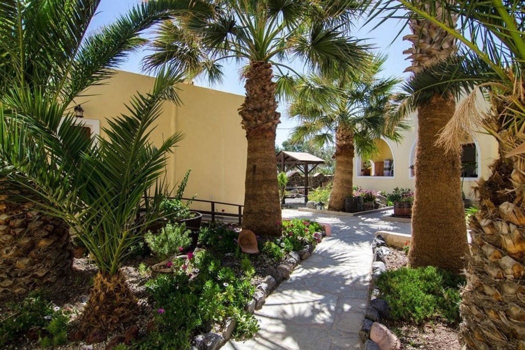 Smaragdi Hotel 36/69
