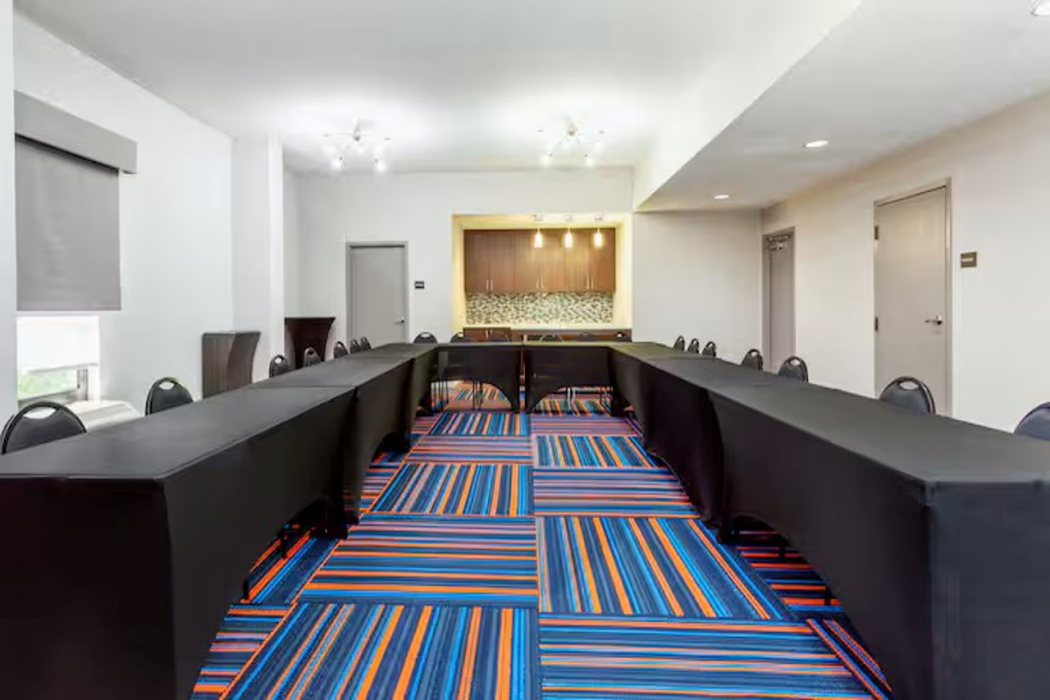 Hampton Inn Orlando International Airport 15/32