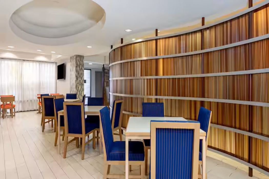 Hampton Inn Orlando International Airport 13/32