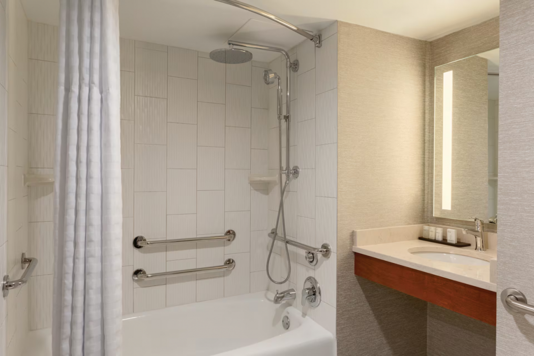 Embassy Suites by Hilton Orlando International Drive ICON Park 38/86