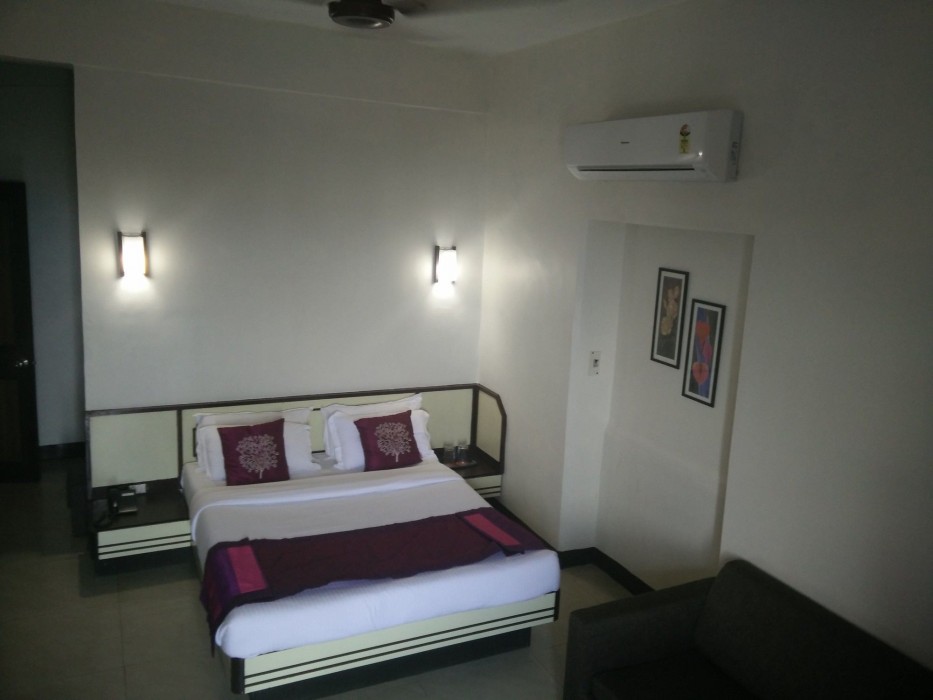 Strand Hotel 25/42