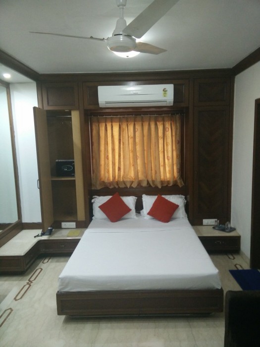 Strand Hotel 12/42