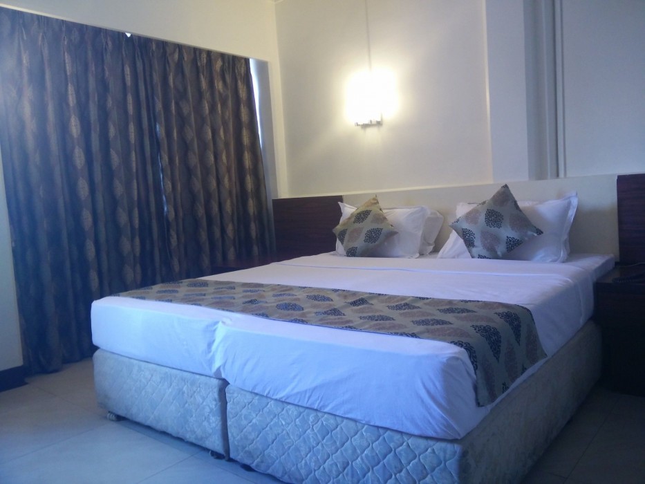 Strand Hotel 13/42