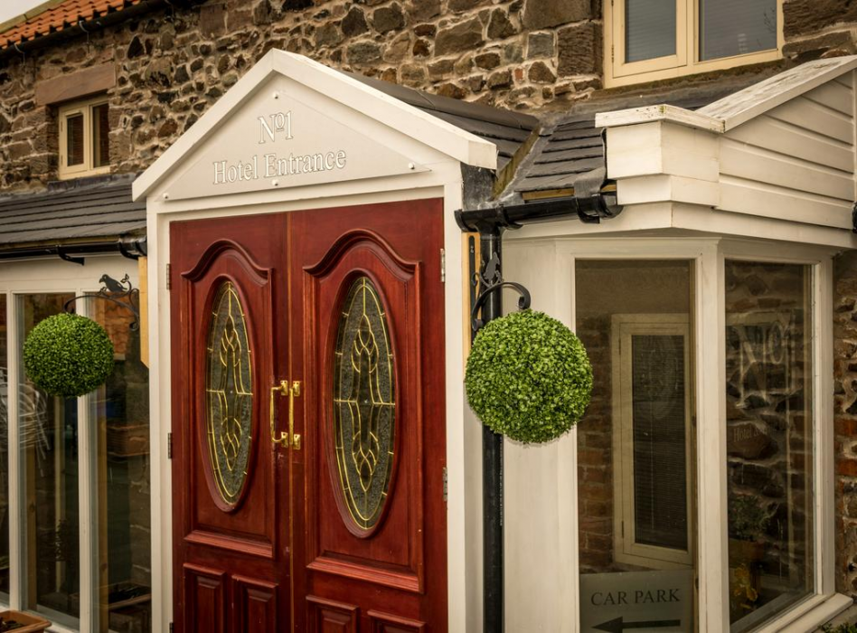No 1 Hotel and Wine Lounge 1/1