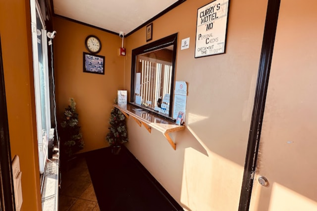Currys Motel by OYO Saginaw MI 5/39
